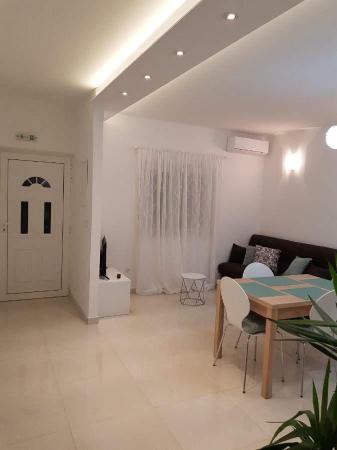 Apartman Cezar Apartment Stobrec Bagian luar foto